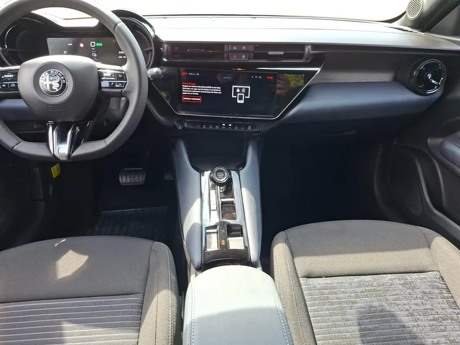 Alfa Romeo Junior 95% SOH | Carplay / Android auto | ACC | Climate control |