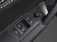 Volkswagen Tiguan 1.5eHybrid 204PK Life Edition · Trekhaak · Navigatie · Camera + parkeersensoren · Garantie t/m 10-02-2031 of 100000km.