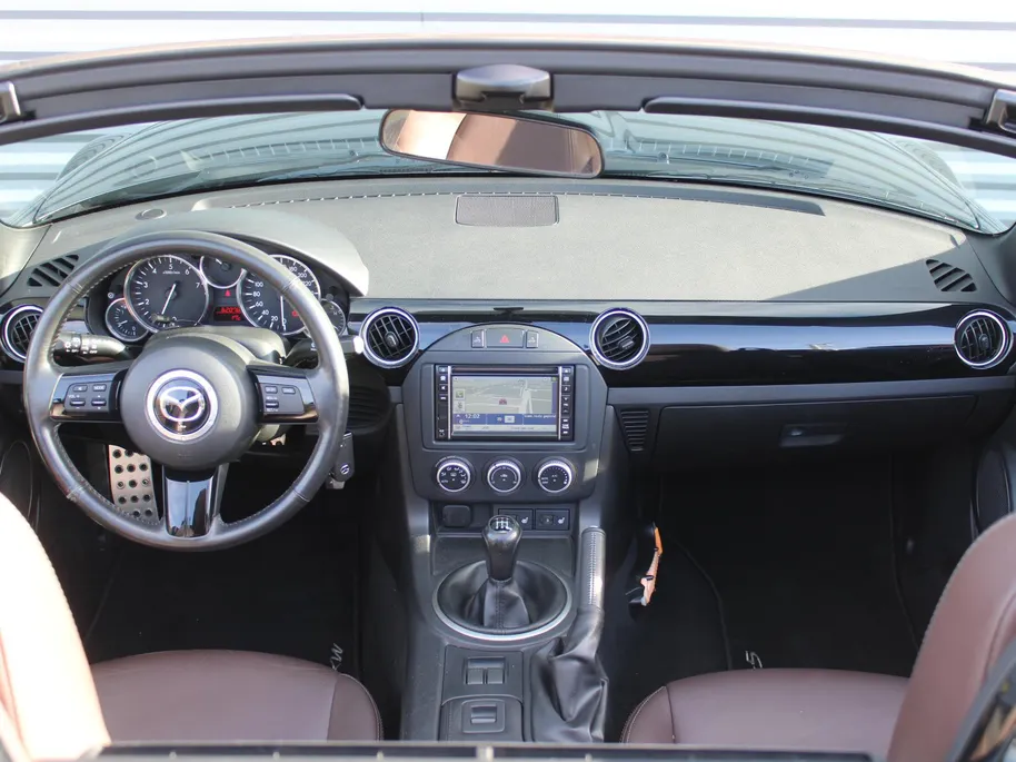 Mazda MX-5 Roadster Coupé 1.8 Hanabi | Stoelverwarming | Leer | Navi | 17" LM | Cruise | Clima | Hardtop | Nieuwstaat | Ned. auto |