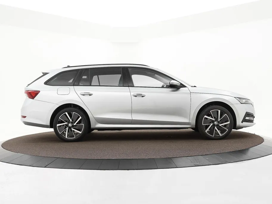 Škoda Octavia Combi 1.4 TSI iV PHEV 204pk DSG Business Edition · Stuur- & Stoelverwarming · Apple/Android Car Play · Cruise Control · Elek. Achterklep · Draadloze Telefoonlader ·