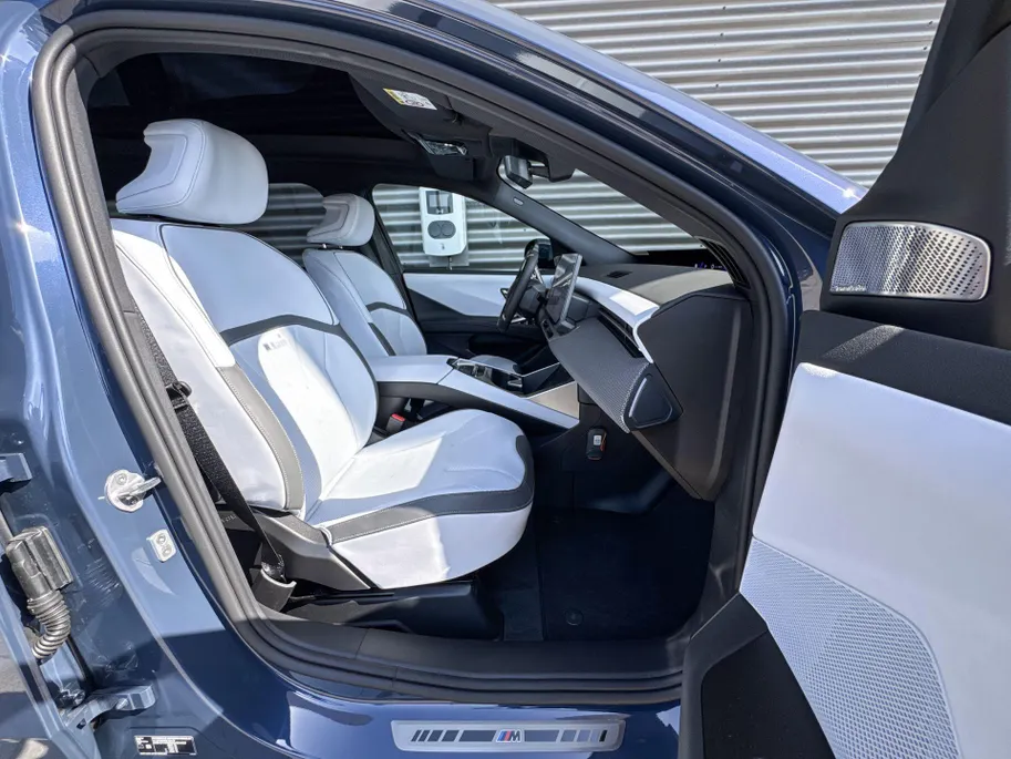 BMW iX3 50 xDrive 113 kWh