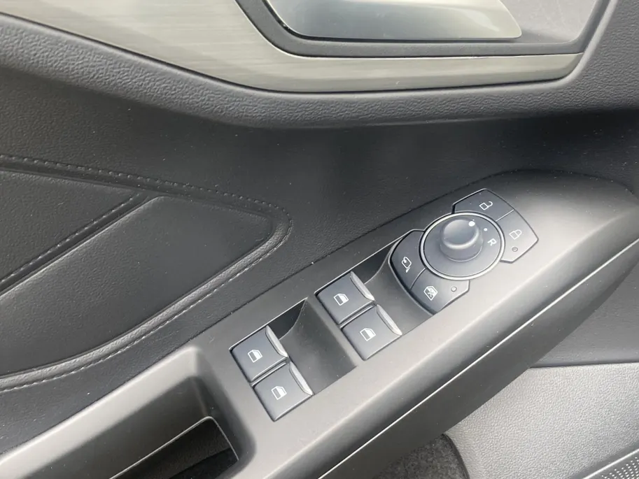 Ford Focus 1.0 EcoBoost Hybrid 155pk Automaat TitaniumX Wagon Groot Navigatie - Winter pakket - AGR bestuurdersstoel
