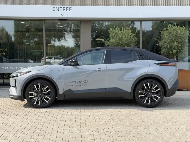 Toyota C-HR+ First Edition 77 kWh | Bi-Tone | 20'| Stoel&Stuurverw | Camera