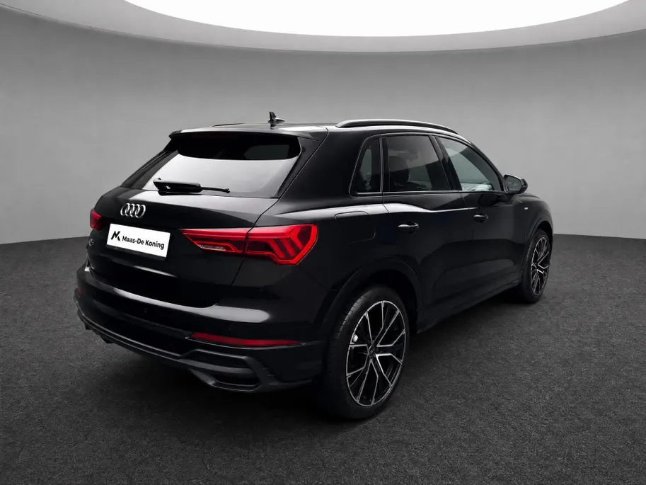 Audi Q3 35 TFSI 150pk S edition · Apple/Android Car Play · 20'' Lichtmetalen Velgen · Elek. inklapbare buitenspiegels · Audi Sound · Virtual Cockpit · Garantie t/m 16-01-2027 of 100.000km