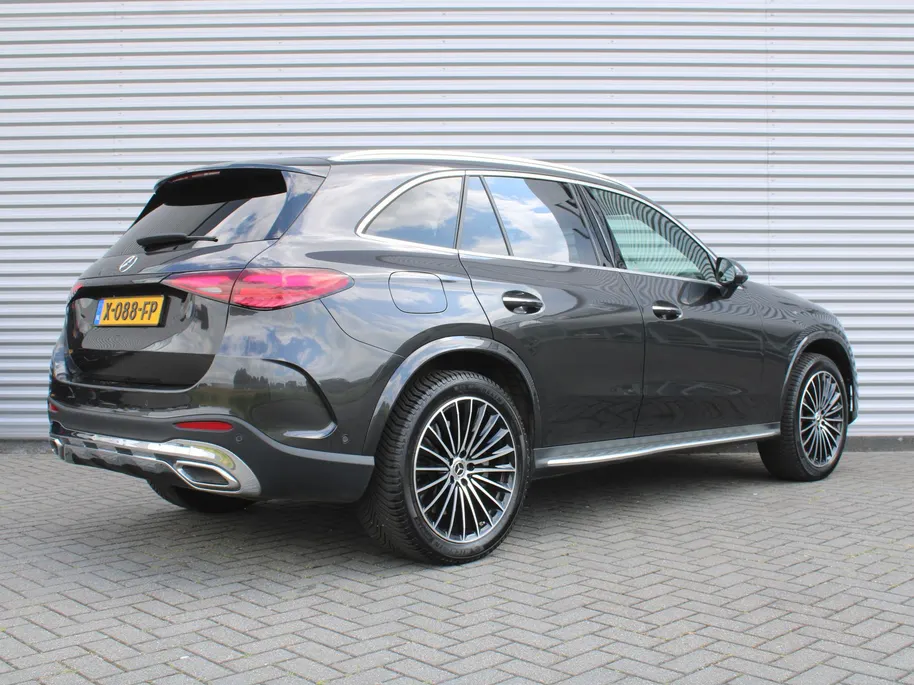 Mercedes-Benz GLC 300e 4MATIC AMG Line | 360 Camera | Schuifdak | Cruise adapt. | 20' LM | HUD | Treeplanken | Dodehoek detectie | Stoelverwarming + geheugen | BTW auto |