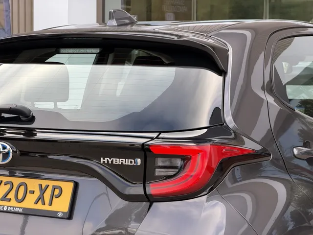 Toyota Yaris 1.5 Hyb. Dynamic | 1e Eigenaar | Dealer Onderhouden | Camera |
