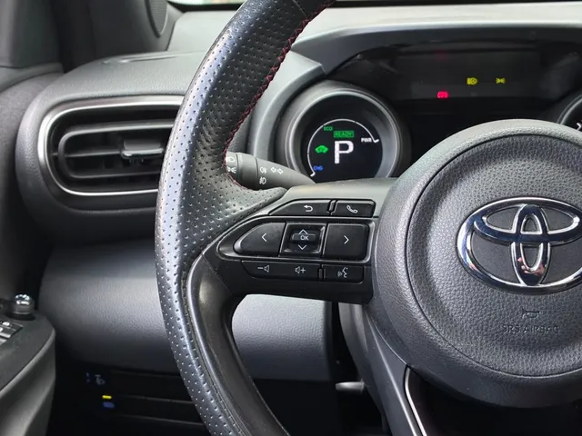 Toyota Yaris 1.5 Hybrid GR Sport | Stoelverwarming | Camera | Carplay |