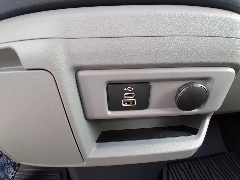 Ford Transit Custom 2.5 PHEV 233 pk L2H1 320 Limited Dubbele cabine