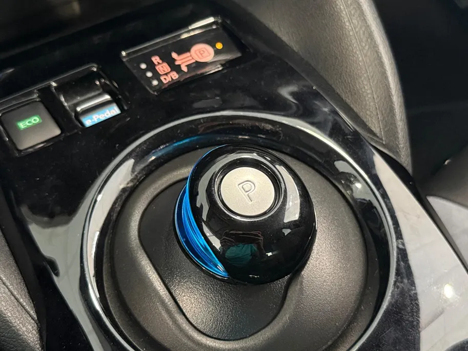 Nissan Leaf Tekna 40 kWh *Navigatie *360Camera *Climate Controle *Pro-pilot *Stoel & Stuur verwarming*Bose audio * Parkeersensoren voor en achter*