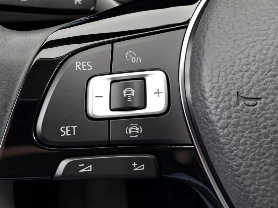 Volkswagen T-Roc 1.0TSI/115PK Style · Apple/Android Car Play · Trekhaak · Camera + Parkersensoren· Clima ·