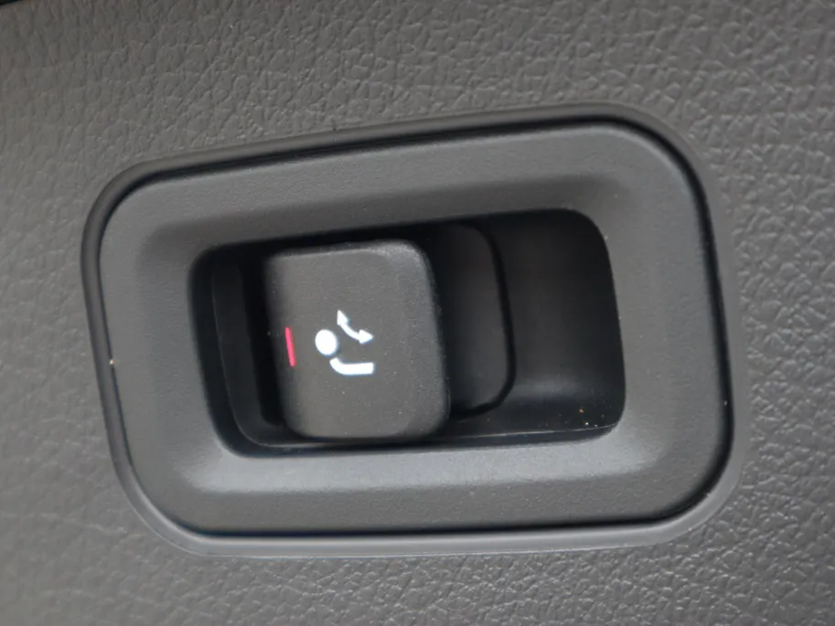 Mercedes-Benz GLA 200 Business Solution AMG l Trekhaak l Keyless l Panoramadak l Ambiente lichtpakket