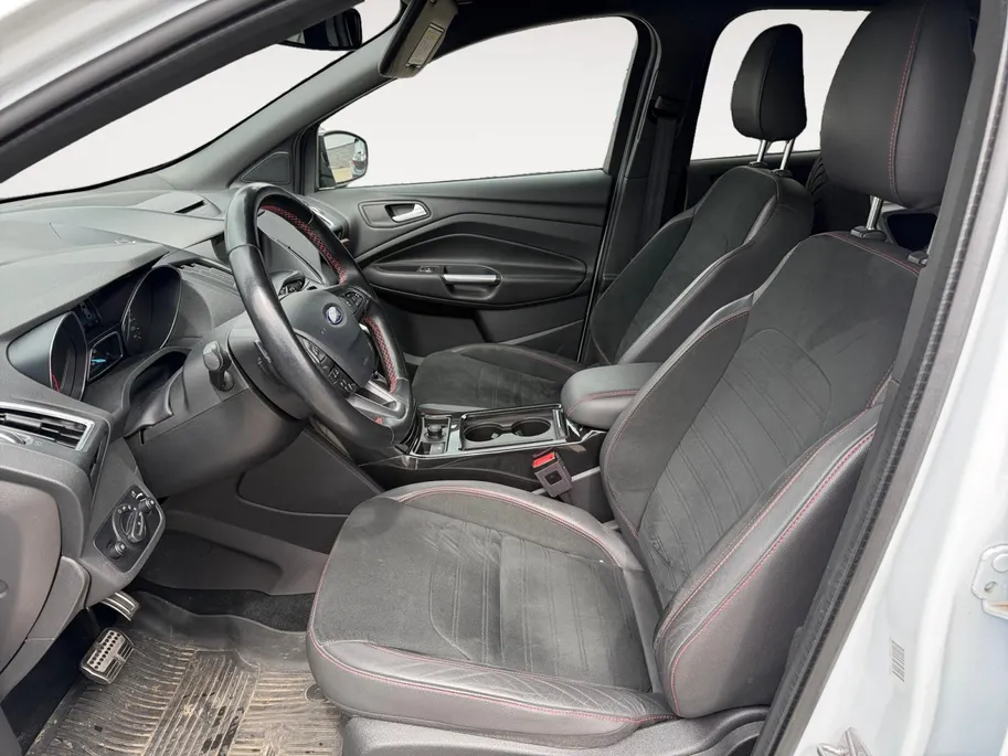 Ford Kuga 1.5 EcoBoost ST Line | INCL.Winter en zomerset!! | Navigatie | NU Rijklaarprijs! Incl.12 Maanden, APK, Onderhoudsbeurt etc! Premiumpakket gratis!