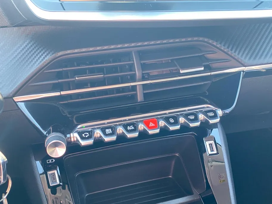 Peugeot 208 1.2 PureTech Active NL auto | navigatie | Apple CarPlay / Android-Auto | cruise control | etc.