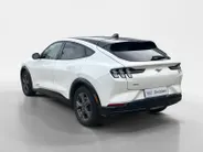 Ford Mustang Mach-E AWD 75 kWh 269PK | 95% SOH | DEMO | Stoel- stuur en vooruit verwarming | Zwart dak en spiegels | Navigatie