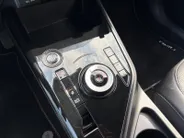 Kia Niro EV DynamicPlusLine 64.8 kWh | Glazen schuif-/kanteldak | Stoel- en stuurverwarming | Elektrisch bedienbare achterklep | Head-up display | Dodehoek assistentie | Achteruitrijcamera | Apple/Android Carplay | LED | Climate control