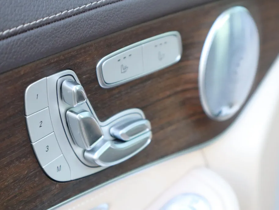 Mercedes-Benz GLC 300 4MATIC AMG line l Panoramadak l Stoelverwarming l Ambiente lichtpakket