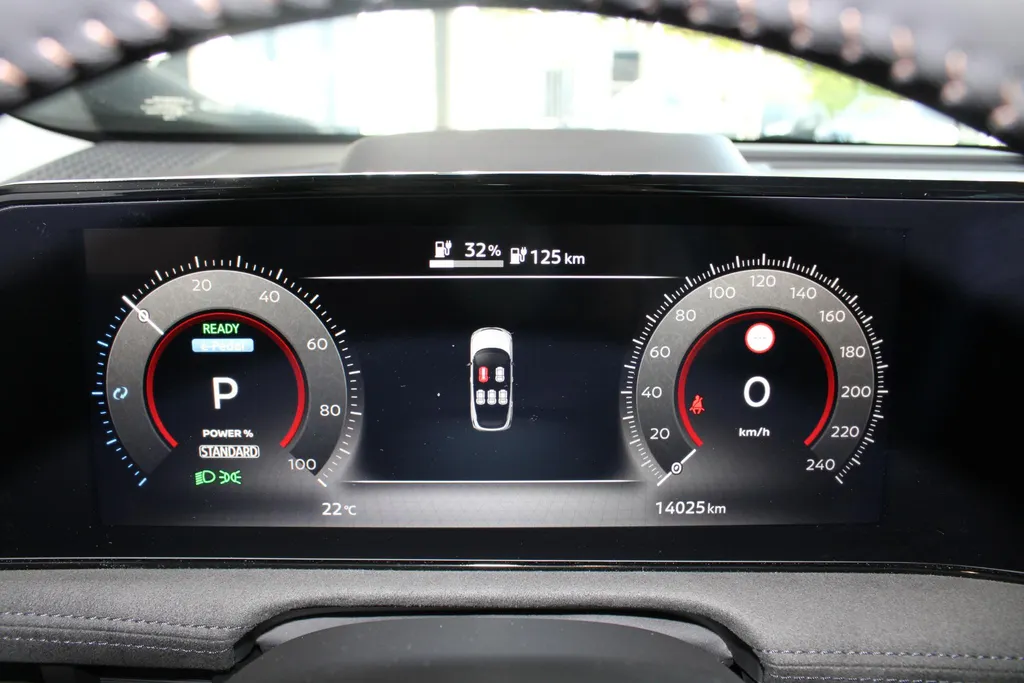 Nissan ARIYA Evolve 66 kWh | 22KW Lader| Afneembare trekhaak| Apple carplpay& Android auto| 360grd Camera| Stoelverwarming en verkoeling| Elektrisch verstelbare stoelen| Luxe bekleding| Dealer onderhouden|