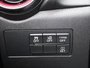 Mazda 2 1.5 e-SkyActiv-G 90PK 6MT Homura | Stuur-/stoelverwarming | Camera | Dodehoek detectie | LED | 16' LM | Carplay | Clima | Cruise |
