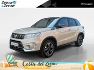 Suzuki Vitara 1.4 Boosterjet Comfort Smart Hybrid | Afneembare Trekhaak| Multimedia systeem| Climate Control| Keyless start| Parkeersensoren voor en achter| Stoel verwarming| Adaptieve cruise control