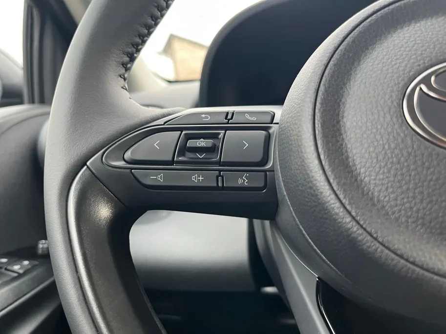 Toyota Yaris 1.5 Hybrid 115 Comfort | Parkeercamera | Climate control | Apple Carplay/Android Auto | Adaptive cruise control | LM-Velgen