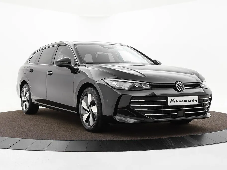 Volkswagen Passat Variant 1.5 eTSI 150pk DSG Business · Camera · Stuur- & Stoelverwarming · Apple/Android Car Play · Massagefunctie Voorstoelen · Garantie t/m 11-06-2028 of 100.000km