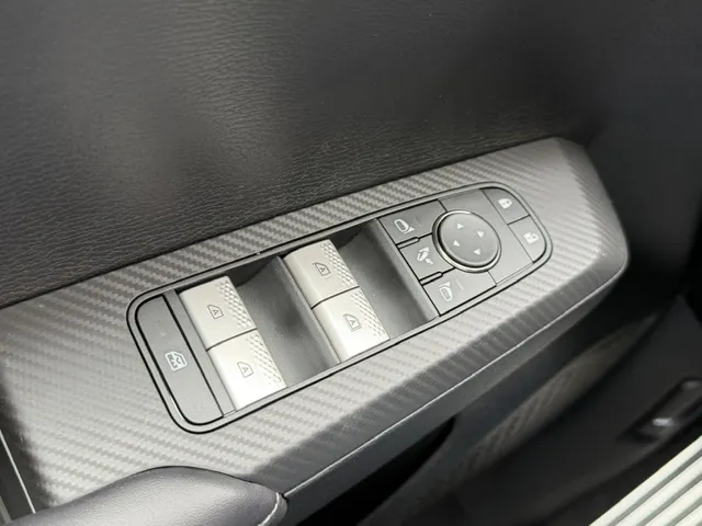Mitsubishi Outlander 2.4 PHEV Black Edition | NIEUW | Leder | Panoramdak | App Connect | Keyless | Head-Up