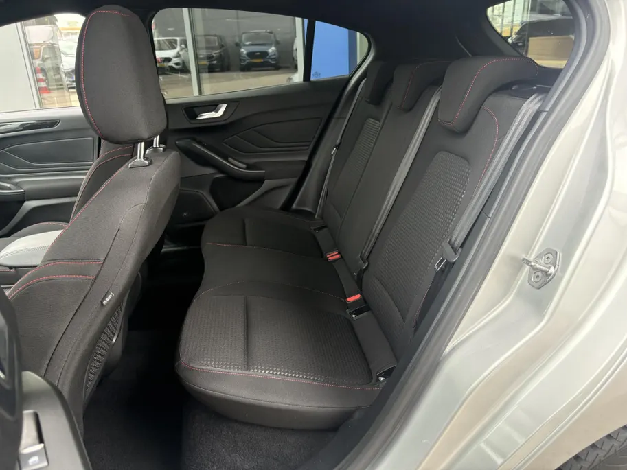 Ford Focus 1.0 EcoBoost Hybrid ST Line Hatchback | Winter Pack | Groot Scherm | Android Auto Apple Carplay