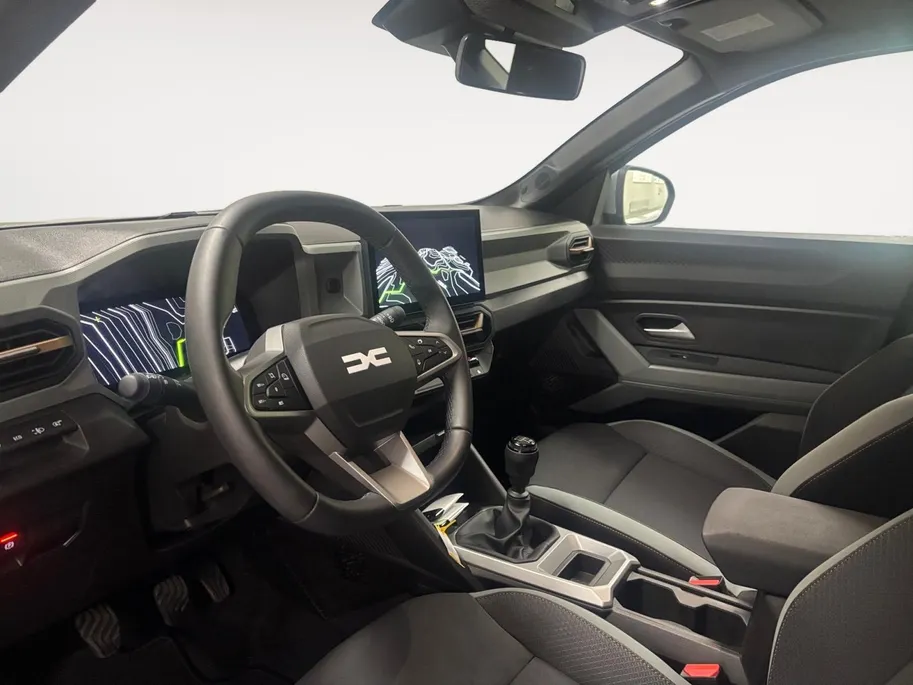 Dacia Bigster 1.2 Mild Hybrid 140 Extreme NAVI AIRCO CAMERA SCHUIFKANTELDAK CRUISE CONTROLE TREKHAAK ZWARTE VELGEN PAS 6000KM ONRGINEEL NEDERLANDS