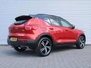 Volvo XC40 2.0 T4 R-Design | Keyless | HK Audio | Adap. Cruise | PDC | Elek. Trekhaak | 19' Velgen | Elek. Kofferklep | Camera | Stoelverwarming |