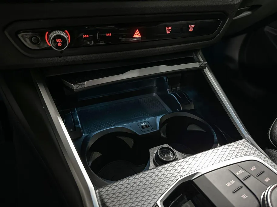 BMW 3 Serie Sedan 320i l M-Sport