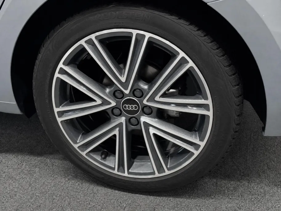 Audi A1 Sportback 30 TFSI 110pk Advanced edition · Apple/Android Car Play · Navigatie · P-Sensoren · Climatronic · Cruise Control · 17'' Inch ·