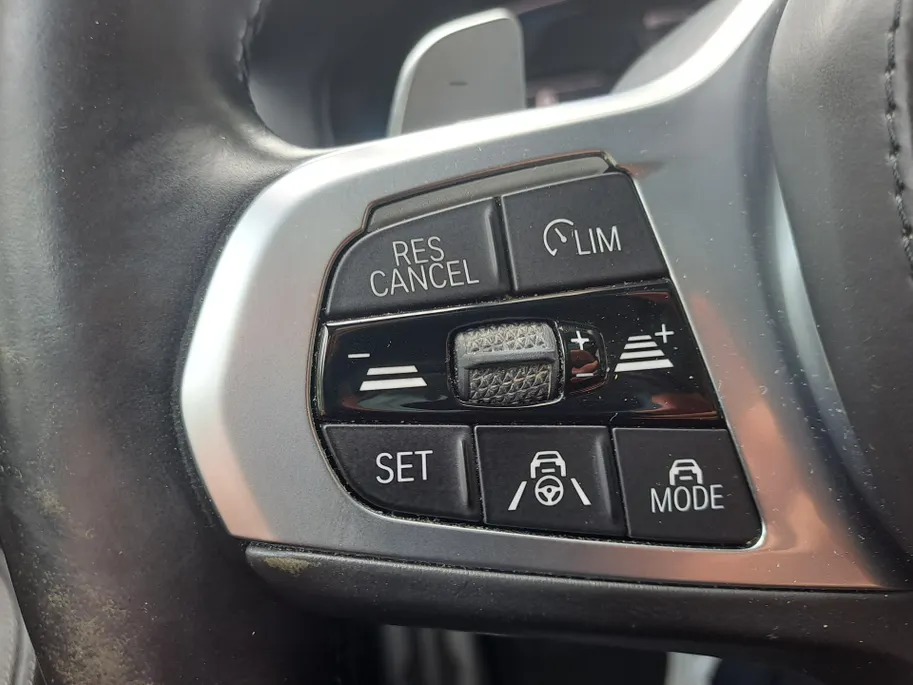 BMW 5 Serie Touring 530e xDrive M SPORT | Pano | Harman Kardon | 360 Camera | Head up | Elektrisch Wegklapbare Trekhaak | Voorstoelen verwarmd | Navigatie | Apple Carplay/Android Auto | Leer