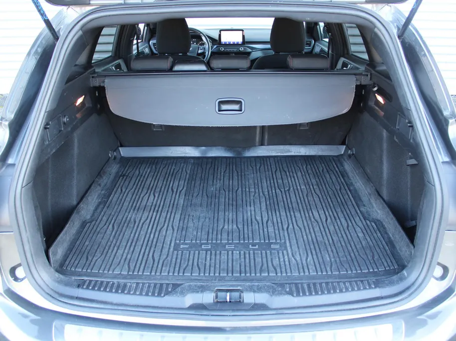 Ford Focus Wagon 1.0 EcoBoost ST Line Business | Stuur-/stoel-/voorruitverwarming | Camera | Clima | Draadloze telefoonlader | 17' LM | Navi |