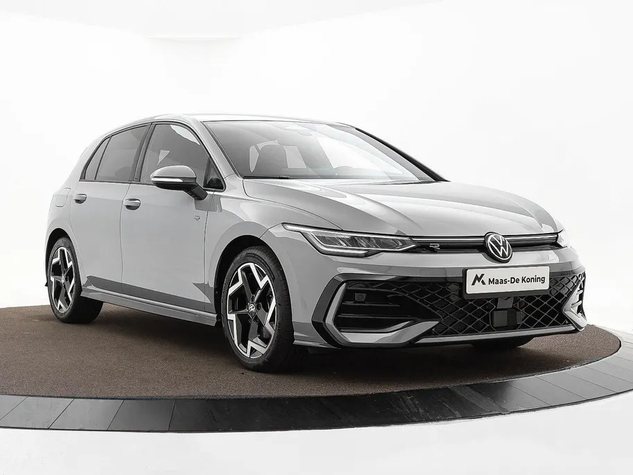 Volkswagen Golf 1.5 eTSI 150pk DSG R-Line · Apple/Android Car Play · Trekhaak ·  Camera + Parkeersensoren · Stoelverwarming · Garantie t/m 24-09-2030 of 100000km.
