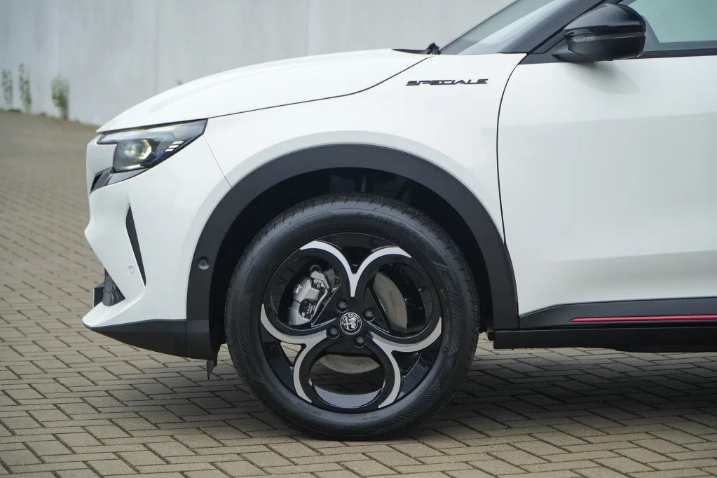 Alfa Romeo Junior 1.2 Turbo 136 PK Ibrida Speciale | Techno | Camera | Navi | Carp