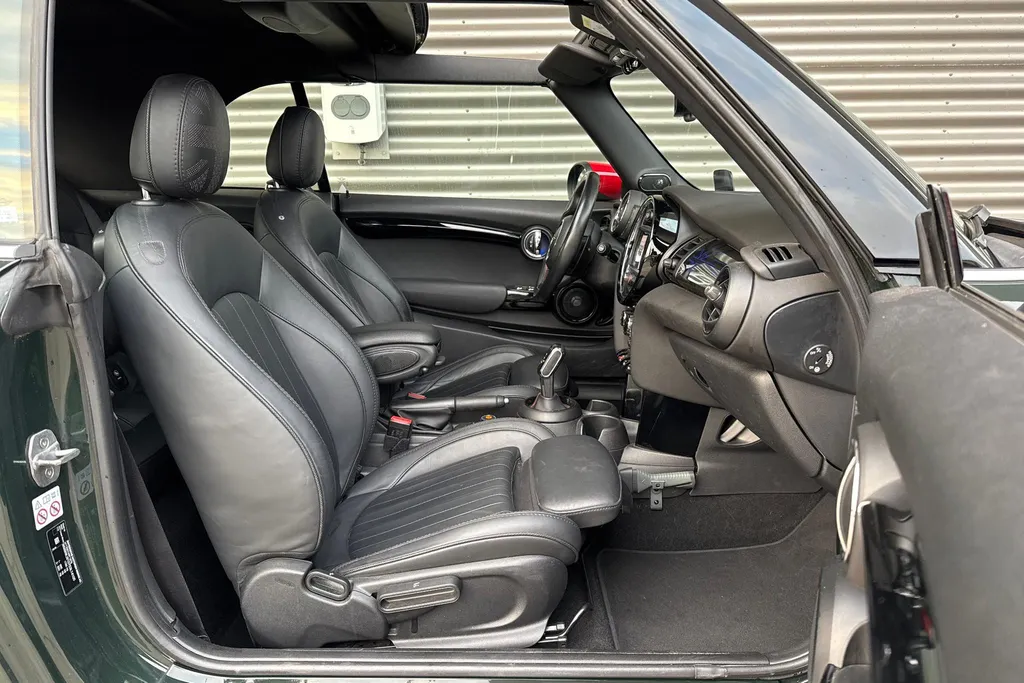 MINI Cooper Cabrio 2.0 John Cooper Works Chili