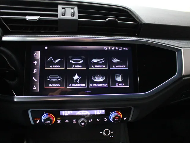 Audi Q3 Sportback 45 TFSI 245PK S-Line S-Tronic Navigatie | 360 camera | Gunner Velgen | Stoelverwarming