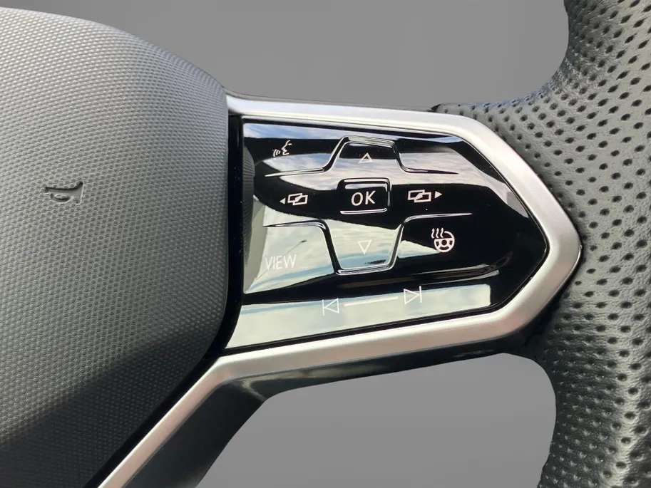 Volkswagen Golf 1.4eHybrid 180kW/245PK GTE · Panoramadak · Dodehoeksensoren · Navigatie · Apple/Android Car Play · Camera · Stoelverwarming ·