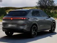 Volkswagen T-Roc R-Line Edition 1.5 Hybrid 170 PK 7 versn. DSG · High-end geluidsysteem Harman Kardon · Panoramaschuif-kanteldak · Trekhaak · Prijs is inclusief inruilpremie ·