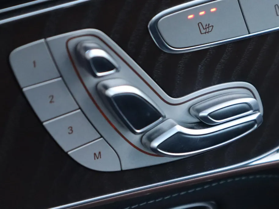 Mercedes-Benz EQC 400 4MATIC Premium Plus 80 kWh l Trekhaak l Keyless l Stoelverwarming