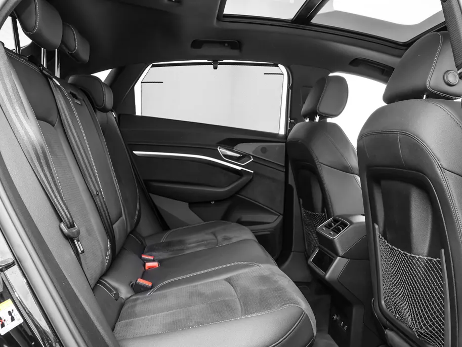 Audi Q8 Sportback e-tron 55 quattro S Edition 408pk / 115 kWh · SOH 93,6% · Panoramadak · 360 Camera · Luchtvering · Keyless · 360 Camera · Keyless · Matrix LED · 22'Velgen ·