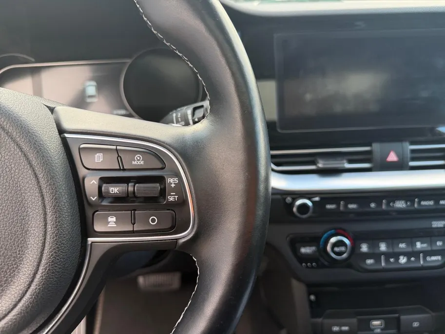 Kia e-Niro ExecutiveLine 64 kWh | LEDER | CAMERA | JBL | STOELVERWARMING/ VENTILATIE | PARKEERSENSOR |
