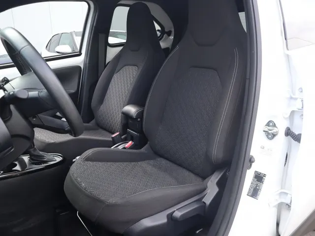 Toyota Aygo X 1.0 VVT-i S-CVT Pulse Automaat Bi-Tone | AllSeasons | Climate co