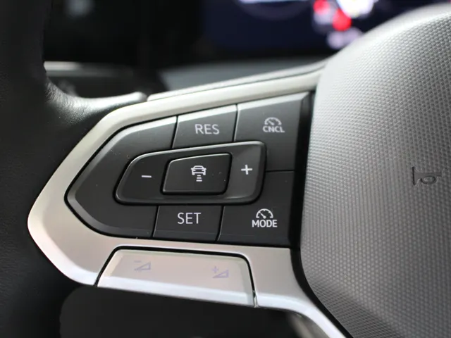 Volkswagen Golf 1.5 eTSI Life Energy Panoramadak | Navigatie | Keyless | Stoel- en Stuurverwarming | Parkeercamera