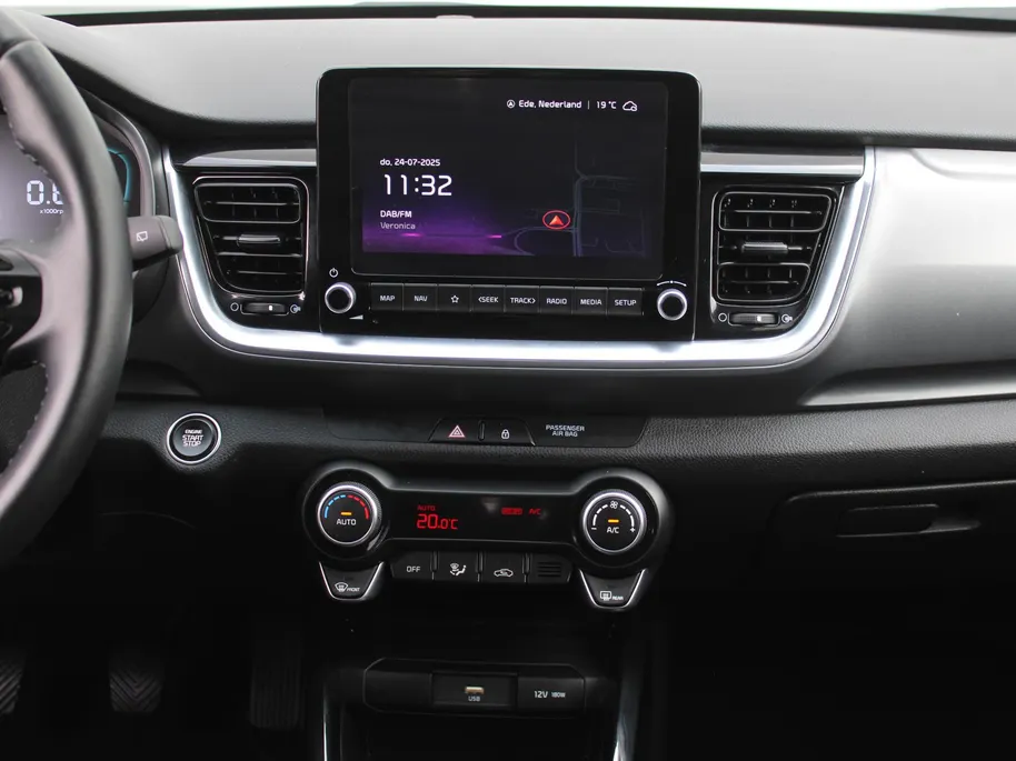 Kia Stonic 1.0 T-GDi MHEV DynamicPlusLine | Stuur-/stoelverwarming | Camera | Clima | Cruise | 16' LM | Navi | LED | Keyless |
