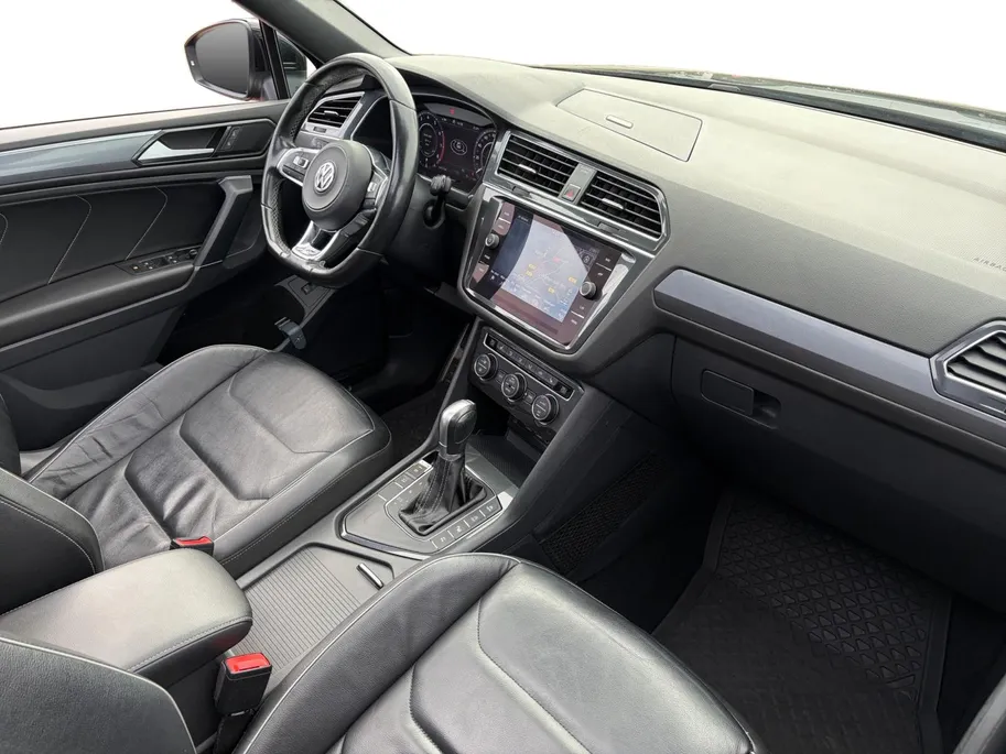 Volkswagen Tiguan Allspace 1.4 TSI Highline 7p. *Automaat*Navi*Schuif/kanteldak*Climate Control*Trekhaak*Stoelverwarming*Lederen bekleding*Parkeerhulp*Elekt. Achterklep*Vol opties!