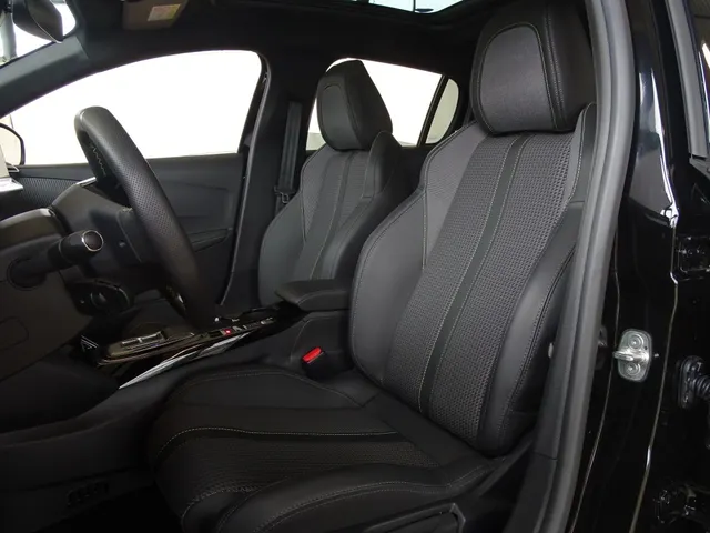 Peugeot e-208 EV GT 50 kWh