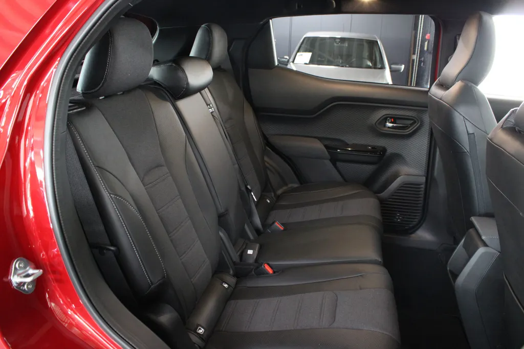Suzuki e Vitara Style 61 kWh / Stoel + Stuurverwarming / 360° Camera / Navigatie /
