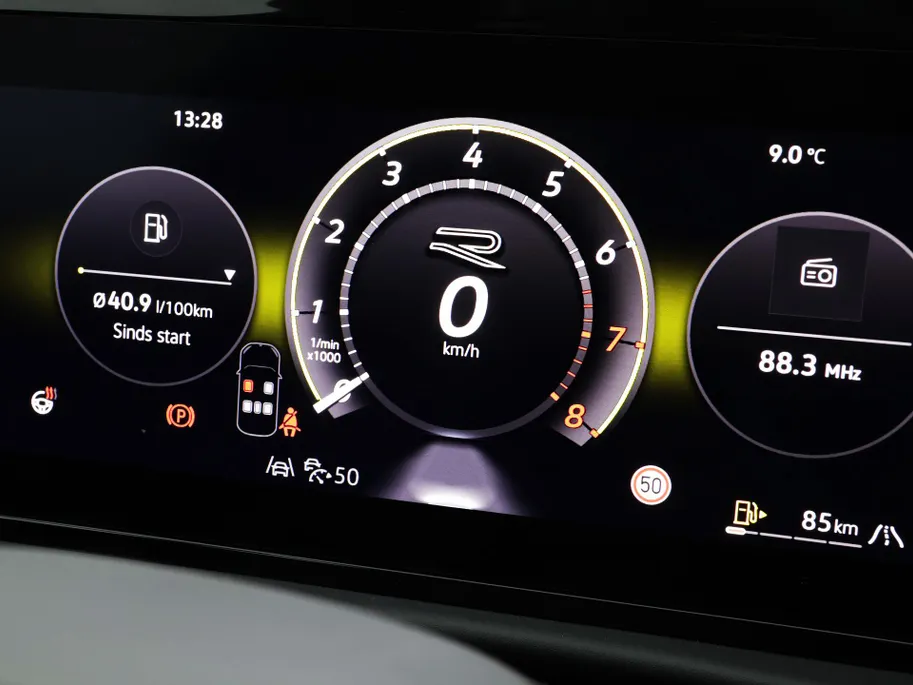 Volkswagen T-Roc R-Line First Edition 1.5 eTSI 150 PK 6 versn. DSG · Assistance Pakket · Multimedia Pakket · Park & Comfort Pakket · Voorraad OUTLET · Prijs is inclusief inruilpremie ·