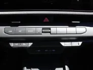 Kia Seltos Seltos 1.6 T-GDi DCT7 X-Line Demo Edition | Stuur-/stoelverwarming + ventilatie | 360 Camera | Leer | Elek. stoelverstelling | Inductielader | LED | 19" LM |